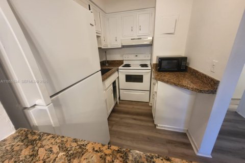 Condominio en venta en Hallandale Beach, Florida, 1 dormitorio, 45.89 m2 № 2010263 - foto 4