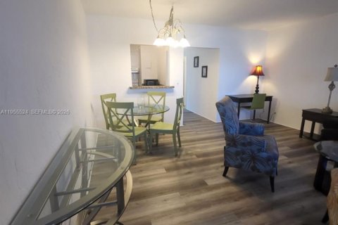 Condominio en venta en Hallandale Beach, Florida, 1 dormitorio, 45.89 m2 № 2010263 - foto 17