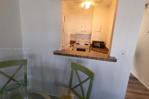 Condominio en venta en Hallandale Beach, Florida, 1 dormitorio, 45.89 m2 № 2010263 - foto 22
