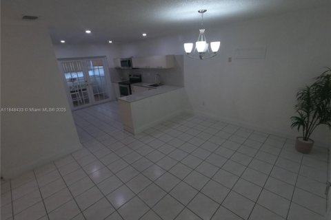 Villa ou maison à vendre à Hialeah Gardens, Floride: 3 chambres, 108.7 m2 № 1857415 - photo 17