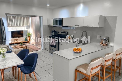 House in Hialeah Gardens, Florida 3 bedrooms, 108.7 sq.m. № 1857415 - photo 3