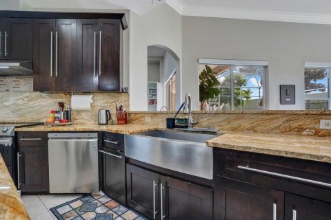 House in Orlando, Florida 4 bedrooms, 253.99 sq.m. № 1841629 - photo 11