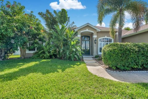 House in Orlando, Florida 4 bedrooms, 253.99 sq.m. № 1841629 - photo 1