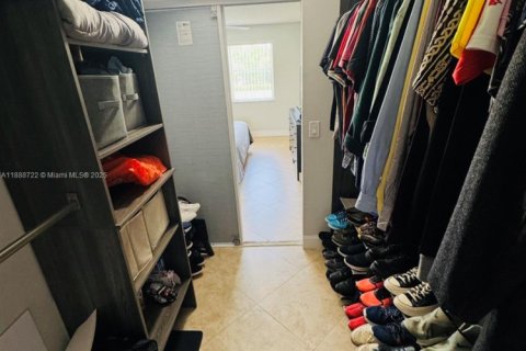 Снять в аренду кондоминиум в Корал-Спрингс, Флорида 2 спальни, 91.42м2, № 1941221 - фото 13