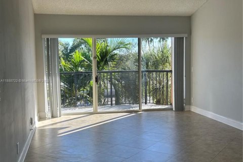 Снять в аренду кондоминиум в Корал-Спрингс, Флорида 2 спальни, 91.42м2, № 1941221 - фото 2