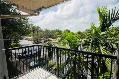 Снять в аренду кондоминиум в Корал-Спрингс, Флорида 2 спальни, 91.42м2, № 1941221 - фото 8