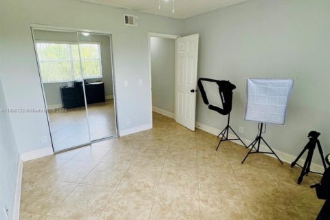 Снять в аренду кондоминиум в Корал-Спрингс, Флорида 2 спальни, 91.42м2, № 1941221 - фото 20