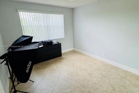 Снять в аренду кондоминиум в Корал-Спрингс, Флорида 2 спальни, 91.42м2, № 1941221 - фото 19