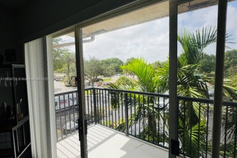 Снять в аренду кондоминиум в Корал-Спрингс, Флорида 2 спальни, 91.42м2, № 1941221 - фото 7