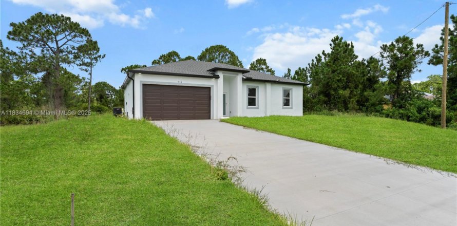 House in Lehigh Acres, Florida 3 bedrooms, 117.99 sq.m. № 1821782