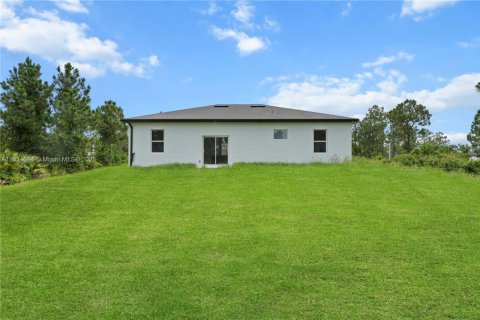 House in Lehigh Acres, Florida 3 bedrooms, 117.99 sq.m. № 1821782 - photo 22