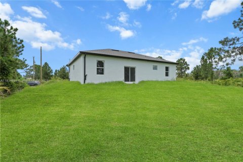 House in Lehigh Acres, Florida 3 bedrooms, 117.99 sq.m. № 1821782 - photo 23
