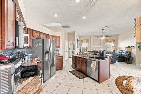 House in Spring Hill, Florida 3 bedrooms, 197.51 sq.m. № 2394237 - photo 8