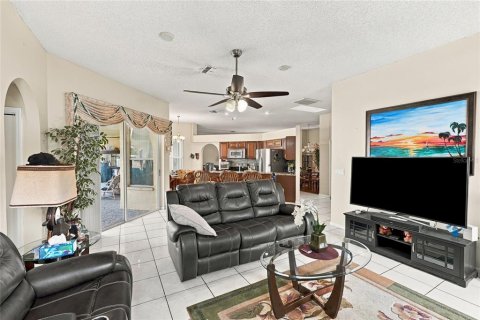 House in Spring Hill, Florida 3 bedrooms, 197.51 sq.m. № 2394237 - photo 15