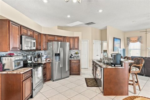 House in Spring Hill, Florida 3 bedrooms, 197.51 sq.m. № 2394237 - photo 7