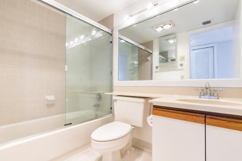 Купить кондоминиум в Бока-Ратон, Флорида 7 комнат, 173.17м2, № 2249859 - фото 29