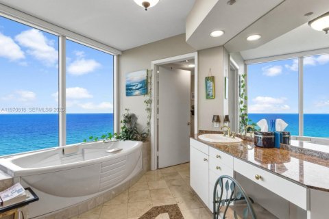 Condo in Sunny Isles Beach, Florida, 3 bedrooms  № 2042714 - photo 22