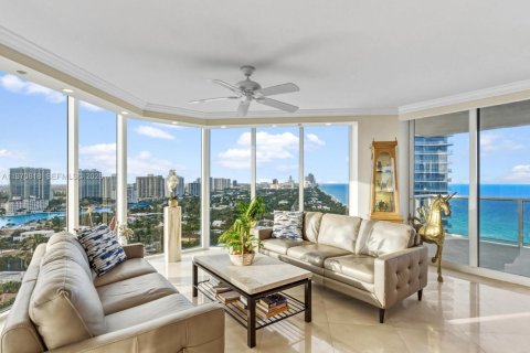 Condo in Sunny Isles Beach, Florida, 3 bedrooms  № 2042714 - photo 1