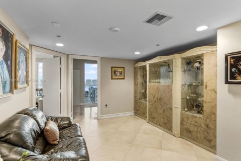 Condo in Sunny Isles Beach, Florida, 3 bedrooms  № 2042714 - photo 4