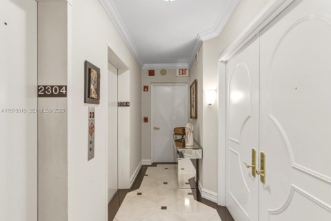 Condo in Sunny Isles Beach, Florida, 3 bedrooms  № 2042714 - photo 24