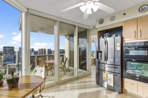 Condo in Sunny Isles Beach, Florida, 3 bedrooms  № 2042714 - photo 15