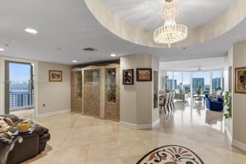 Condo in Sunny Isles Beach, Florida, 3 bedrooms  № 2042714 - photo 3