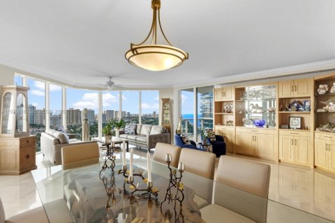 Condo in Sunny Isles Beach, Florida, 3 bedrooms  № 2042714 - photo 8