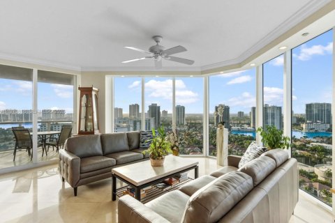 Condo in Sunny Isles Beach, Florida, 3 bedrooms  № 2042714 - photo 12
