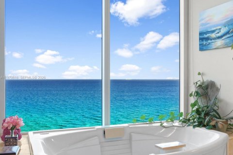 Condo in Sunny Isles Beach, Florida, 3 bedrooms  № 2042714 - photo 23