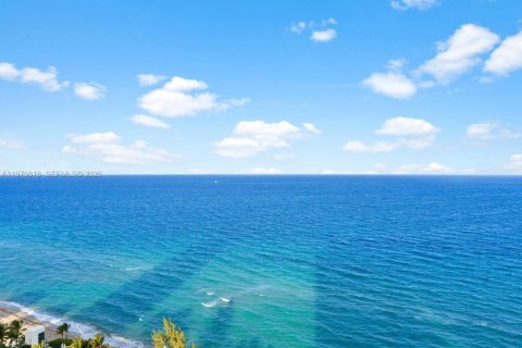 Condo in Sunny Isles Beach, Florida, 3 bedrooms  № 2042714 - photo 30