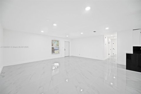 Casa en venta en North Lauderdale, Florida, 3 dormitorios, 115.85 m2 № 1946293 - foto 8