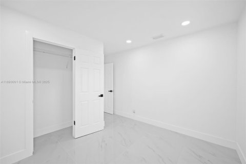 Casa en venta en North Lauderdale, Florida, 3 dormitorios, 115.85 m2 № 1946293 - foto 17
