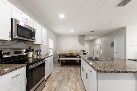House in Riverview, Florida 4 bedrooms, 227.42 sq.m. № 2229976 - photo 8