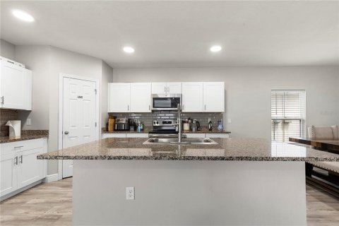 House in Riverview, Florida 4 bedrooms, 227.42 sq.m. № 2229976 - photo 10