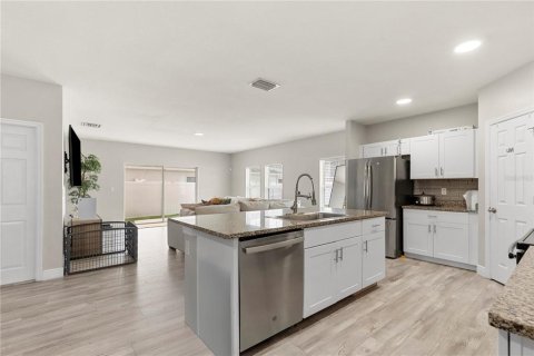 House in Riverview, Florida 4 bedrooms, 227.42 sq.m. № 2229976 - photo 11
