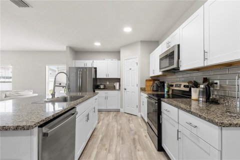 House in Riverview, Florida 4 bedrooms, 227.42 sq.m. № 2229976 - photo 9