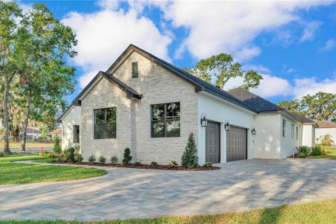 House in Lakeland, Florida 5 bedrooms, 304.25 sq.m. № 1636956 - photo 3