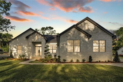 House in Lakeland, Florida 5 bedrooms, 304.25 sq.m. № 1636956 - photo 2