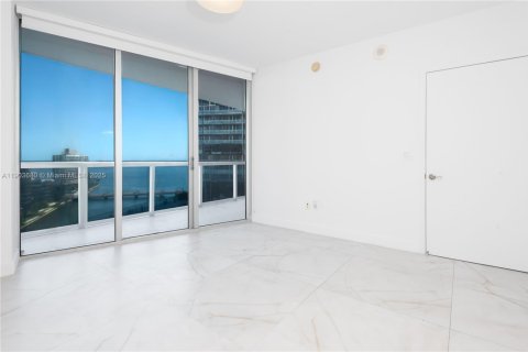 Condo in Miami, Florida, 2 bedrooms  № 1954928 - photo 16