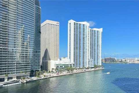 Condo in Miami, Florida, 2 bedrooms  № 1954928 - photo 2