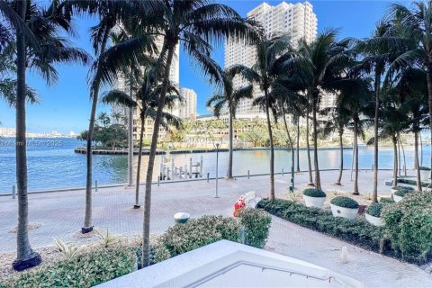 Condo in Miami, Florida, 2 bedrooms  № 1954928 - photo 29