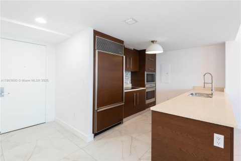 Condo in Miami, Florida, 2 bedrooms  № 1954928 - photo 13