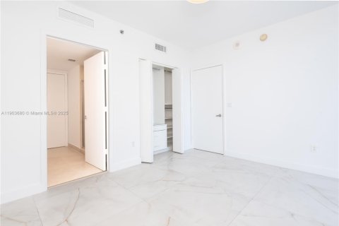 Condo in Miami, Florida, 2 bedrooms  № 1954928 - photo 25