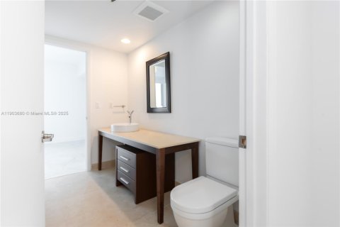 Condo in Miami, Florida, 2 bedrooms  № 1954928 - photo 26