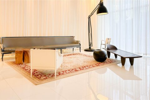 Condo in Miami, Florida, 2 bedrooms  № 1954928 - photo 11