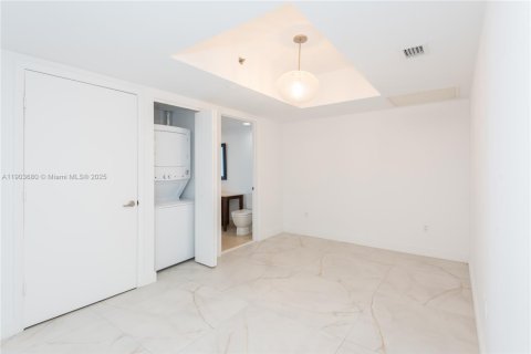 Condo in Miami, Florida, 2 bedrooms  № 1954928 - photo 28