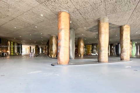 Condo in Miami, Florida, 2 bedrooms  № 1954928 - photo 30