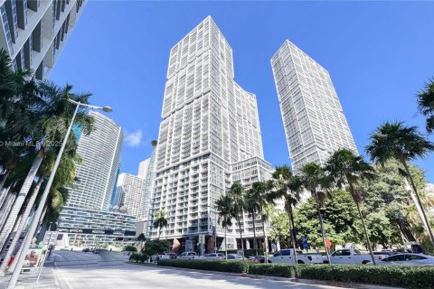 Condo in Miami, Florida, 2 bedrooms  № 1954928 - photo 1