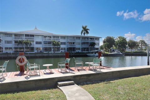 Copropriété à vendre à Hallandale Beach, Floride: 2 chambres, 111.48 m2 № 1987317 - photo 16