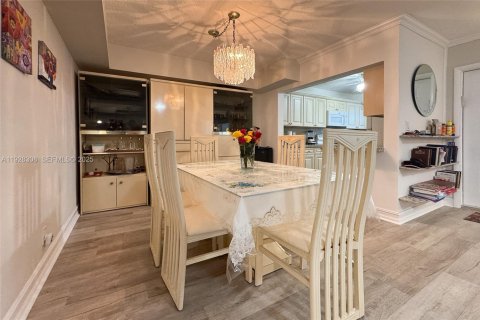 Copropriété à vendre à Hallandale Beach, Floride: 2 chambres, 111.48 m2 № 1987317 - photo 8